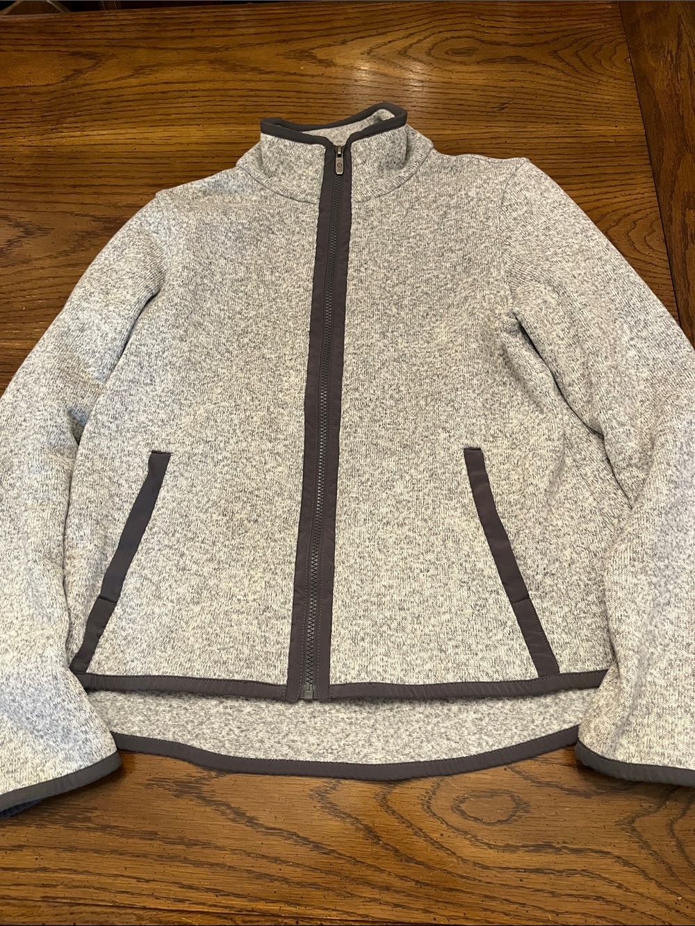 Lululemon Its Fleecing Cold Jacket in Heathered White Dark Carbon, size 8
